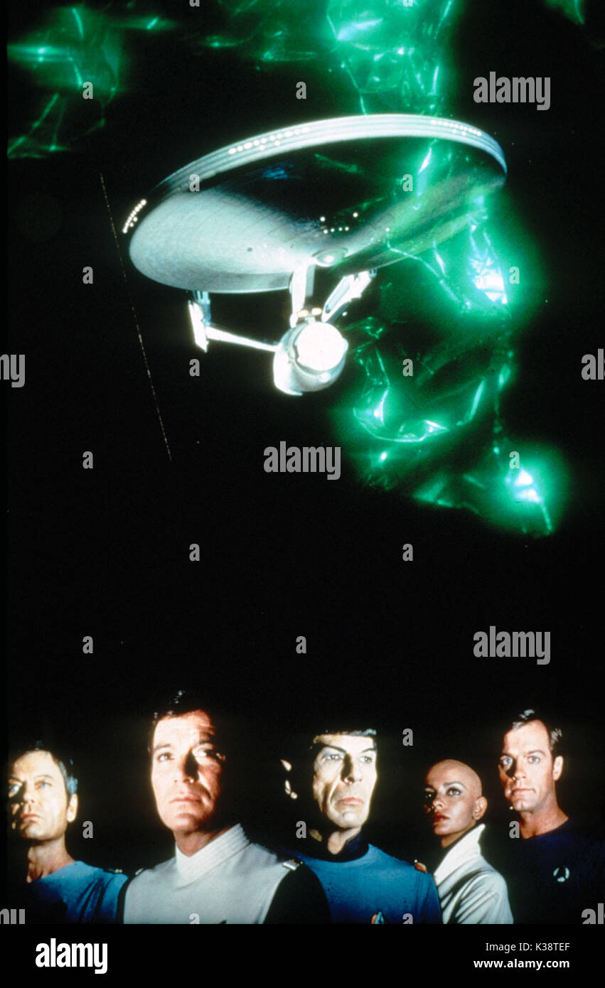STAR TREK: THE MOTION PICTURE DEFOREST KELLY, William Shatner, Leonard Nimoy, Persis Khambatta, Stephen Collins Datum: 1979 Stockfoto