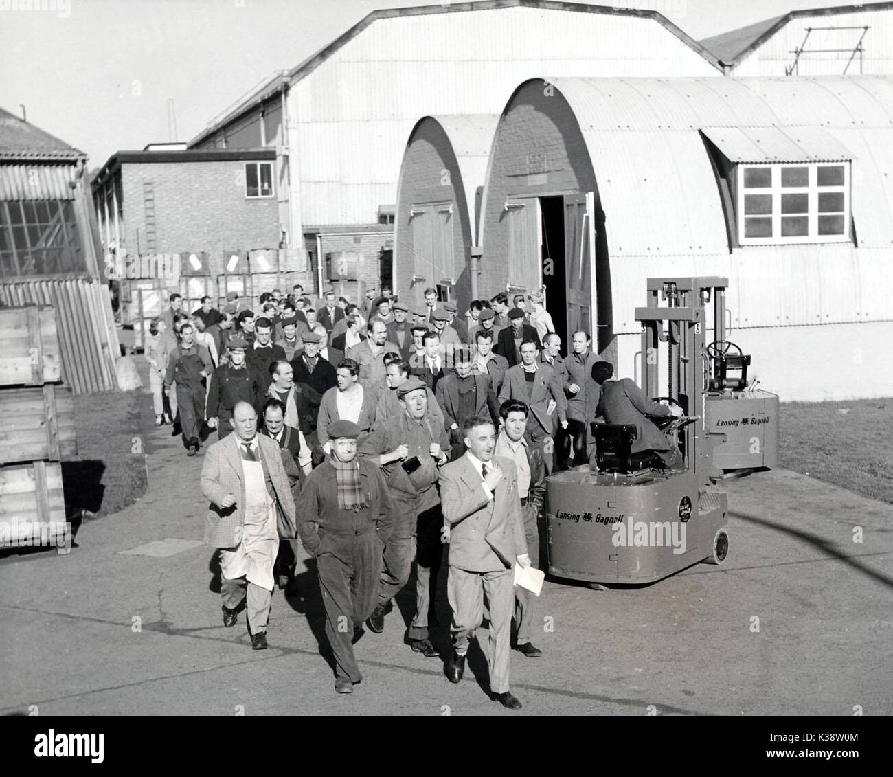 Ich bin GANZ RECHTS JACK [Großbritannien 1959] Die Arbeiter unter der Führung von Kite Datum: 1959 Stockfoto