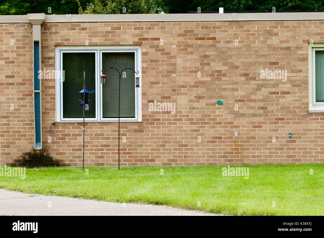 Ein Garten Fenster für einen Rest home Resident Stockfoto