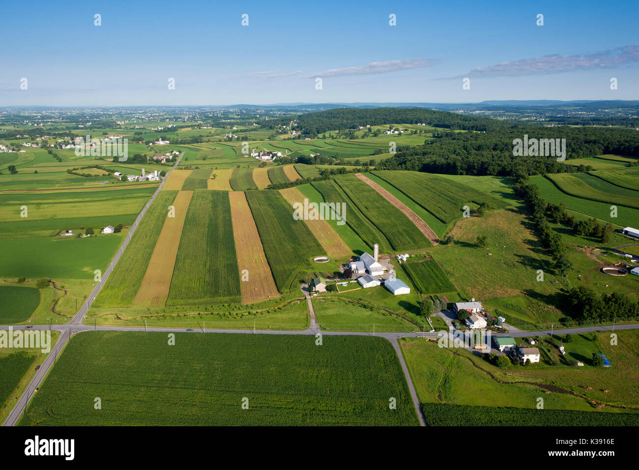 2016 ERHALTUNG FÜRSPRECHER PREISGEKRÖNTE FARM MIT KONTURIERTEN FELDER Zusammen hang, NARVON PENNSYLVANIA Stockfoto