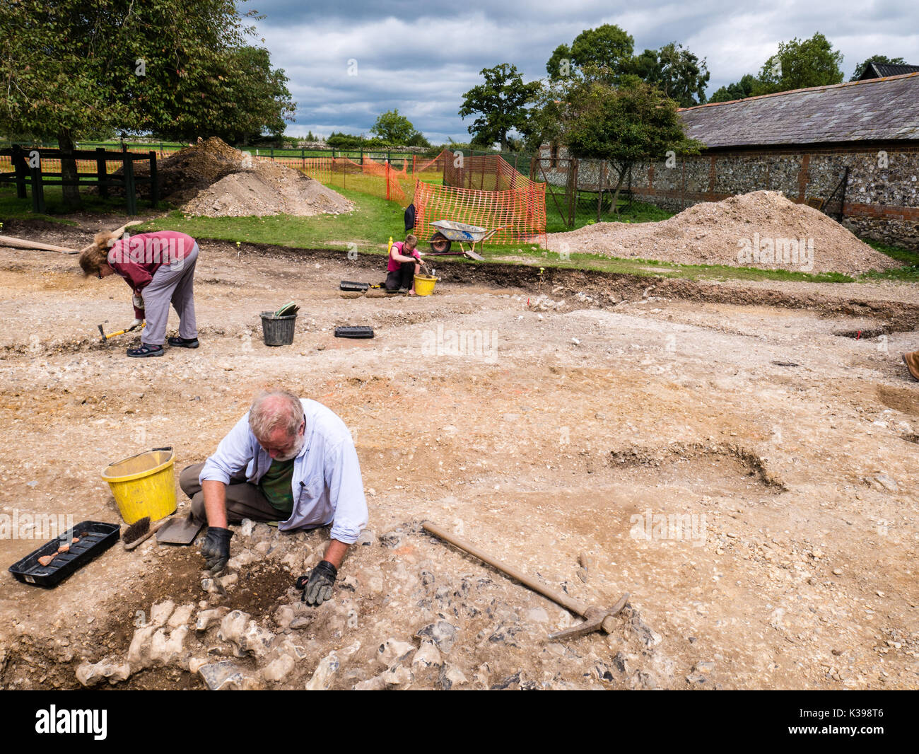 Silchester römischen Stadtmauern und das Amphitheater, Archäologische Digg von der Universität von Reading, Roman-British Tempel, Silchester, Hampshire, England Stockfoto