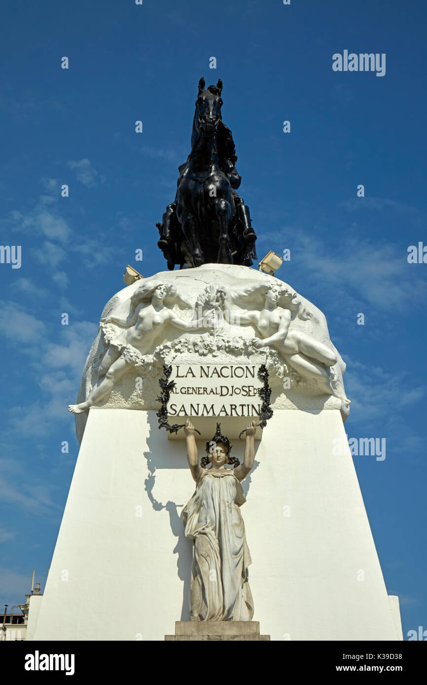 Statue von Madre Patria, auf dem Sockel der Statue von General Jose San Martin Plaza San Martin, dem historischen Zentrum von Lima (Weltkulturerbe), Peru Stockfoto