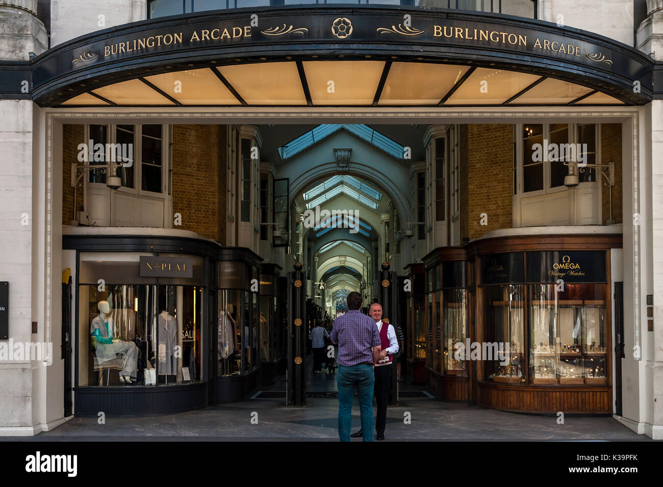 Der Eingang zum Burlington Arcade, London, UK Stockfoto