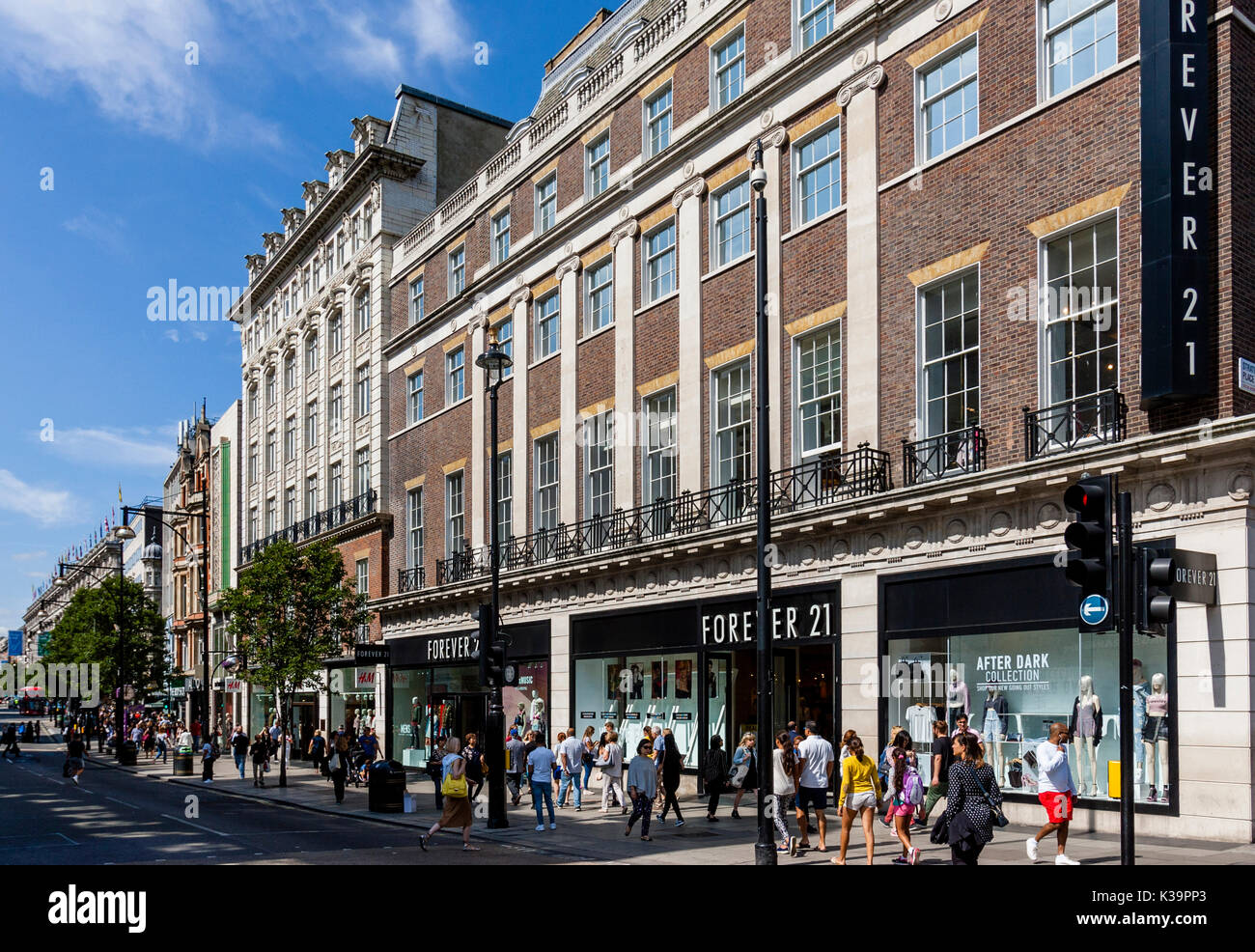 Leute, Shopping in der Oxford Street, London, UK Stockfoto