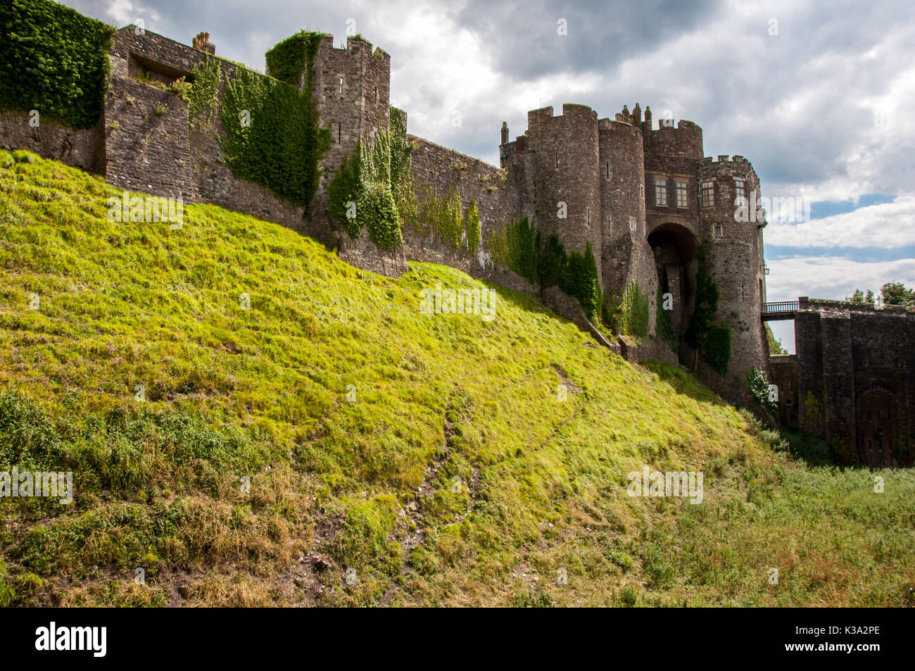 Die Polizisten Tor und Wassergraben, Dover Castle, Kent, England Stockfoto