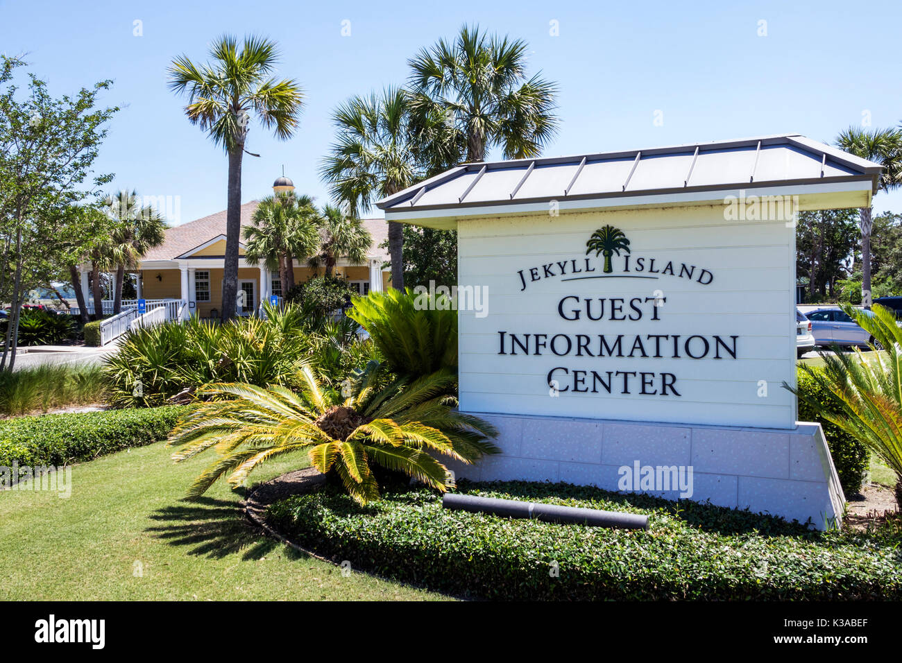 Georgia, Jekyll Island, Barrier Island, Guest Information Center, Eingangsschild, Besucher reisen Reise touristischer Tourismus Wahrzeichen Kultur Stockfoto