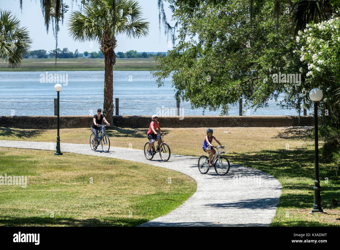 Georgia, Jekyll Island, Barrier Island, Jekyll Island Club Resort, historisches Viertel, Hotel, Riverview Drive, Fahrrad, Radweg, Fahrradfahren, Familienfamilie Stockfoto