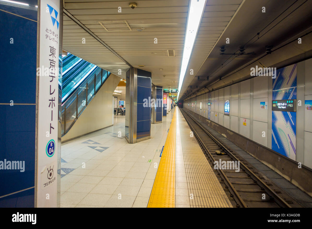 Tokio, Japan, 28. Juni - 2017: Plattform von kiba U-Bahn in Tokio. Die Züge fahren alle 5 Minuten am Tag abreisen Stockfoto