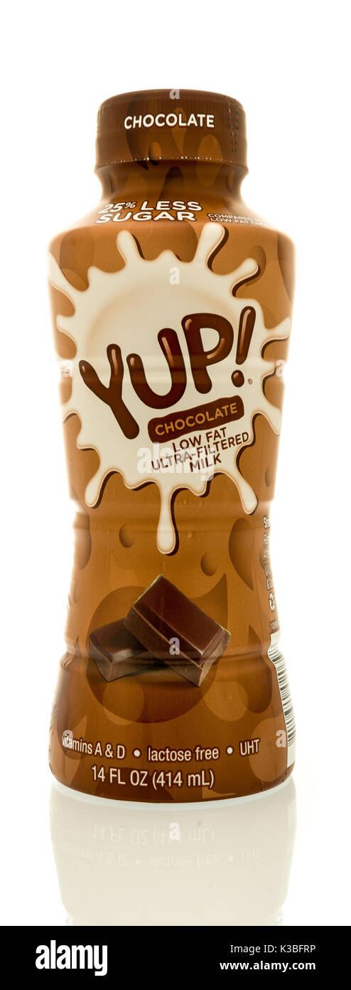 Winneconne, WI - 30. August 2017: eine Flasche Yup Schokolade Milch auf einem isolierten Hintergrund. Stockfoto