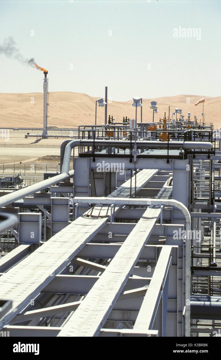 Die Saudi Aramco Shaybah Gas öl Luftzerlegungsanlage (gosp), eine große Gas-, Öl- und Produktionsstätte in das Leere Viertel Wüste Saudi Arabiens, in der Nähe der Grenze zu den Vereinigten Arabischen Emiraten. Stockfoto