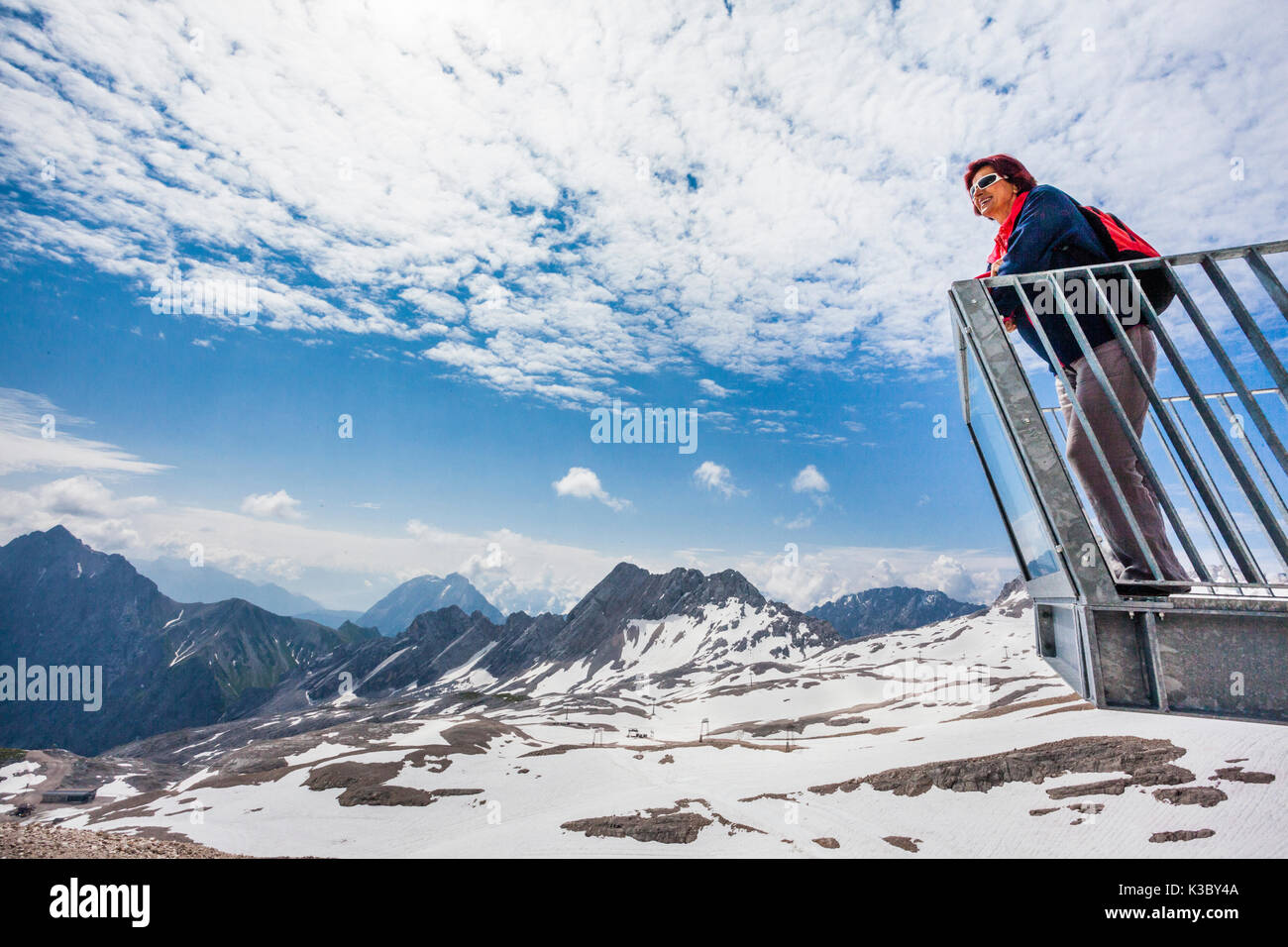 Deutschland, Bayern, Anzeigen Plattform auf dem Zugspitzplatt, einer kaarst Plateau unter Deutschlands höchstem Gipfel, der Zugspitze Stockfoto