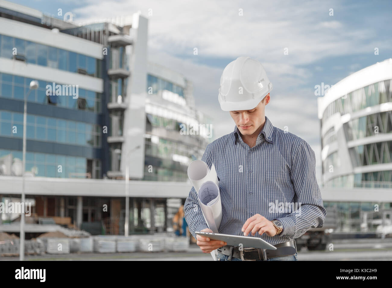 Das Konzept der Verwendung von neuen Technologien als Ingenieur im Bauwesen. Stockfoto