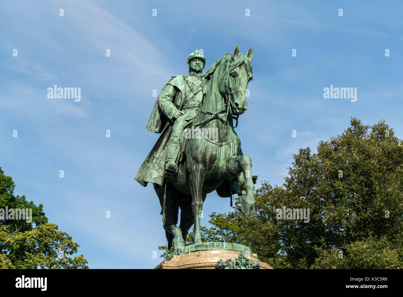 Reiterdenkmal Herzog Ernst II. im Hofgarten, Coburg, Oberfranken, Bayern, Deutschland | Reiterstandbild von Ernst II., Herzog von Sachsen-Coburg und Gotha Stockfoto