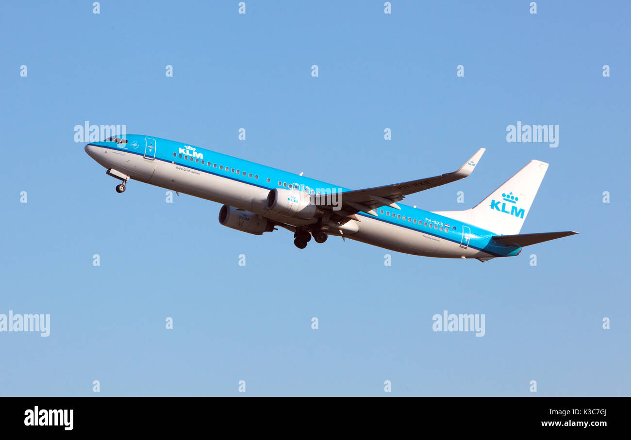 KLM Boeing 737 verlässt den Flughafen Edinburgh Stockfoto