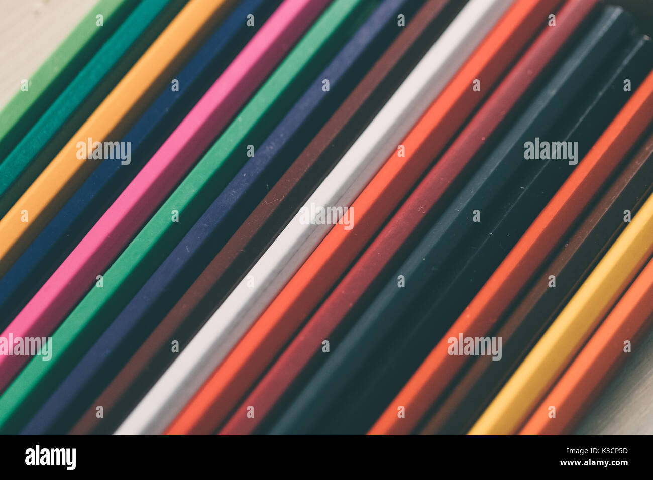 Viele bunte Stifte zum Zeichnen. Stockfoto