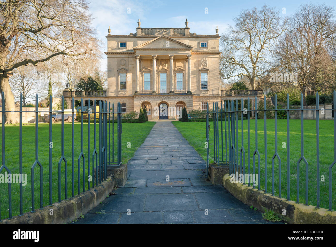 Holburne Museum Bath UK, Blick auf den Eingang zum großen Gebäude im georgianischen Palladianischen Stil, das heute die umfangreiche Kunstgalerie der Stadt beherbergt. Stockfoto