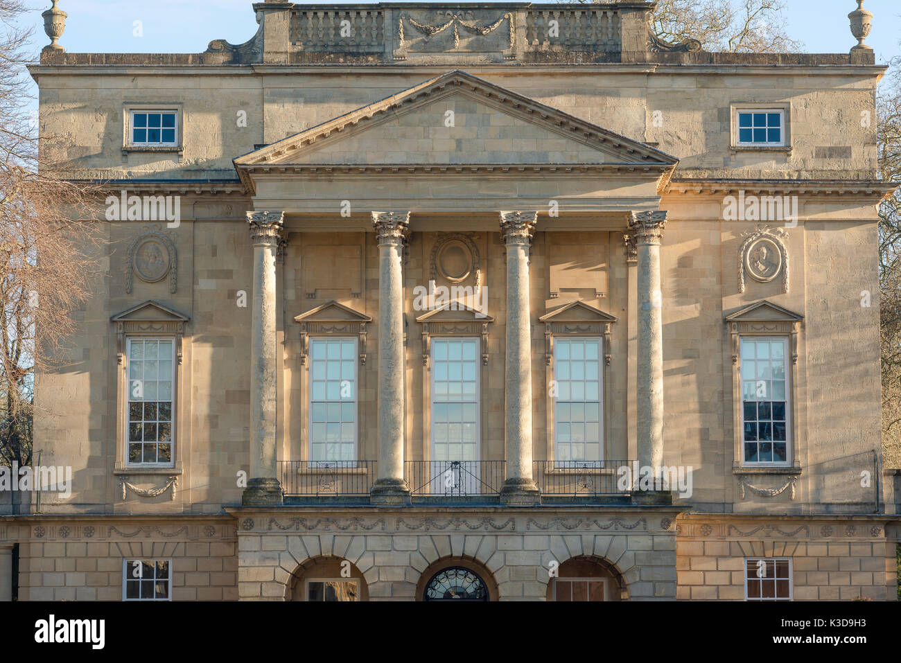 Bath City Museum, frontal Detail der Die Holburne Museum in Bad, einem großen georgischen palladianischen Stil Gebäude, in dem sich eine umfangreiche Kunstsammlung. Stockfoto