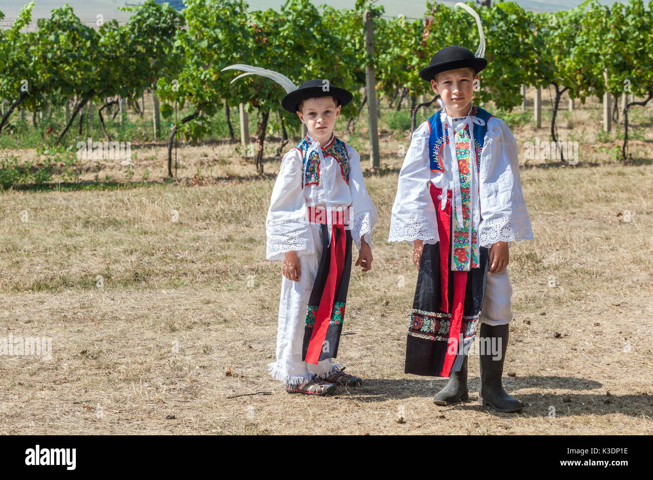 Tschechische Folklore Kostüm zwei junge Jungen Kind in mährischen Volks Kostüme Tschechische Republik Europa Stockfoto