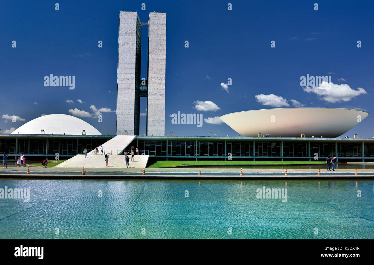 Brasilien, Brasilien, Hauptfassade des Nationalkongresses von Oscar Niemeyer, dem Sitz des brasilianischen Senat und Repräsentantenhaus, Stockfoto