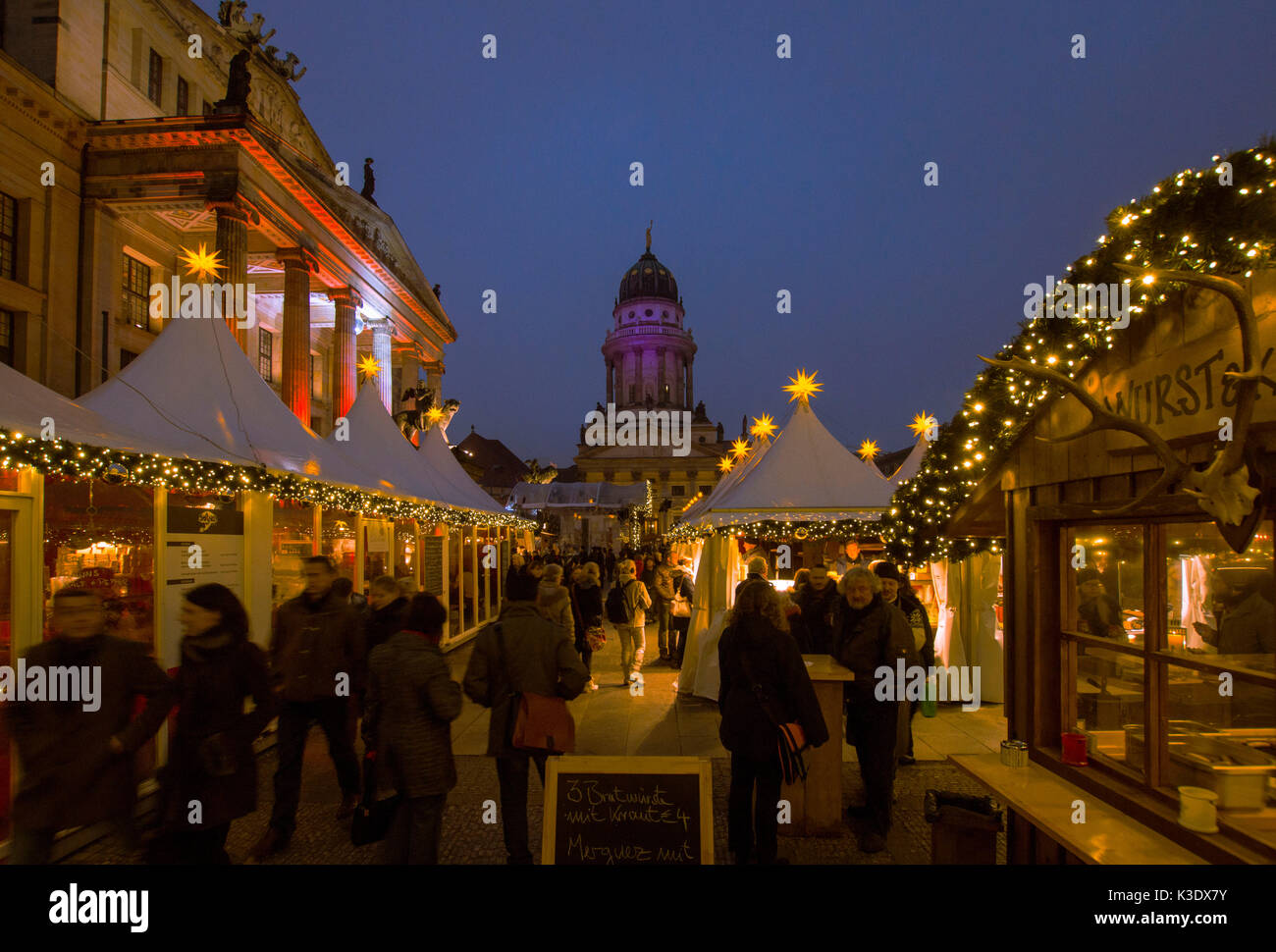 Traditionelle Weihnachtsmarkt in Berlin am Gendarmenmarkt, Deutschland, Stockfoto