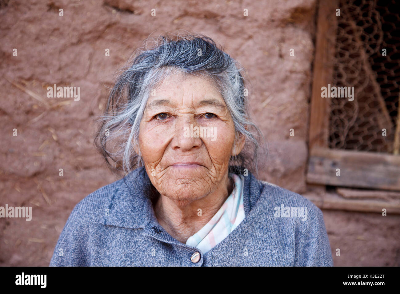 Chile, San Pedro de Atacama, Ayllu de Coyo, alte Frau, Porträt, Stockfoto