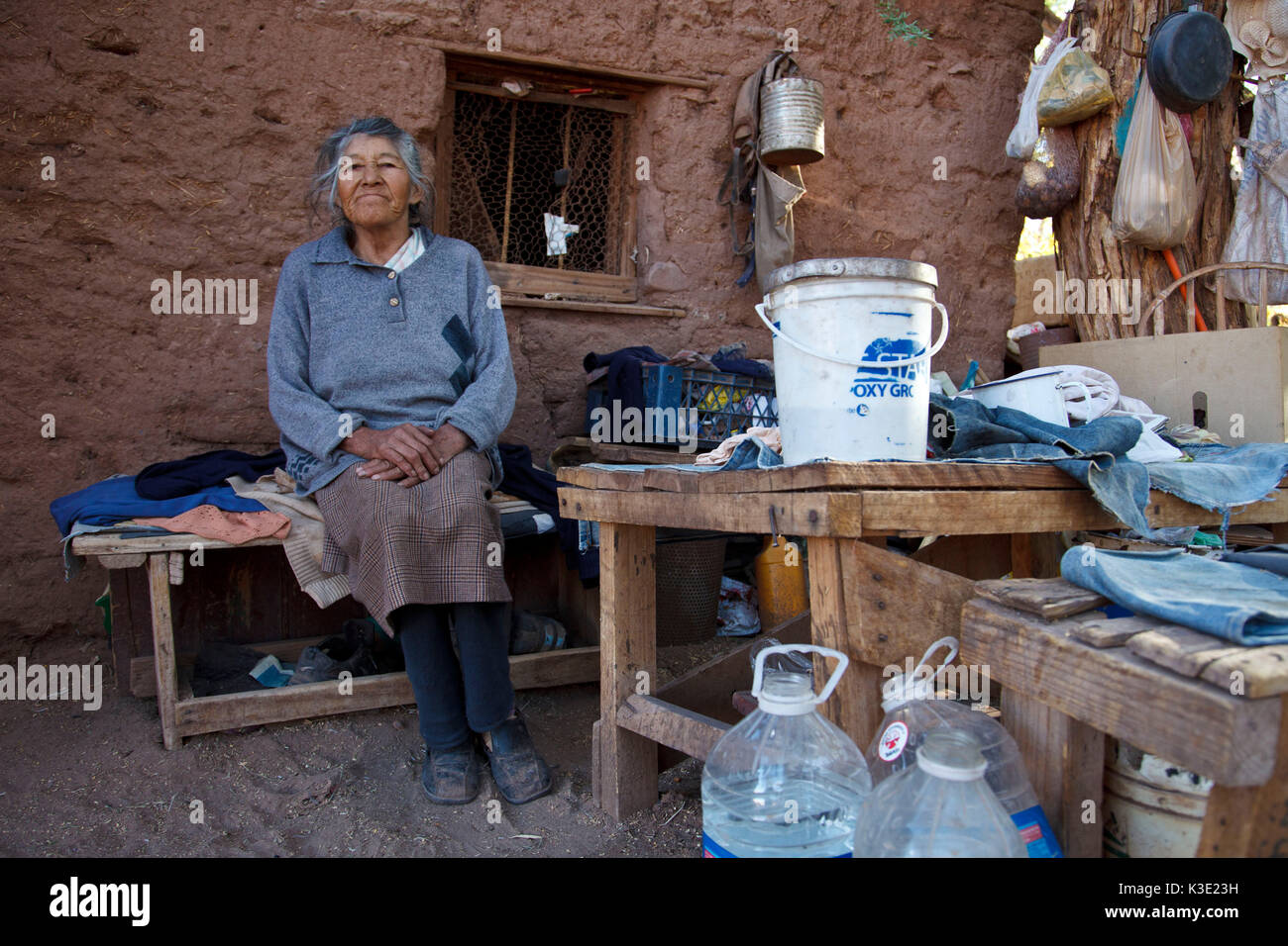 Chile, San Pedro de Atacama, Ayllu de Coyo, alte Frau, Stockfoto