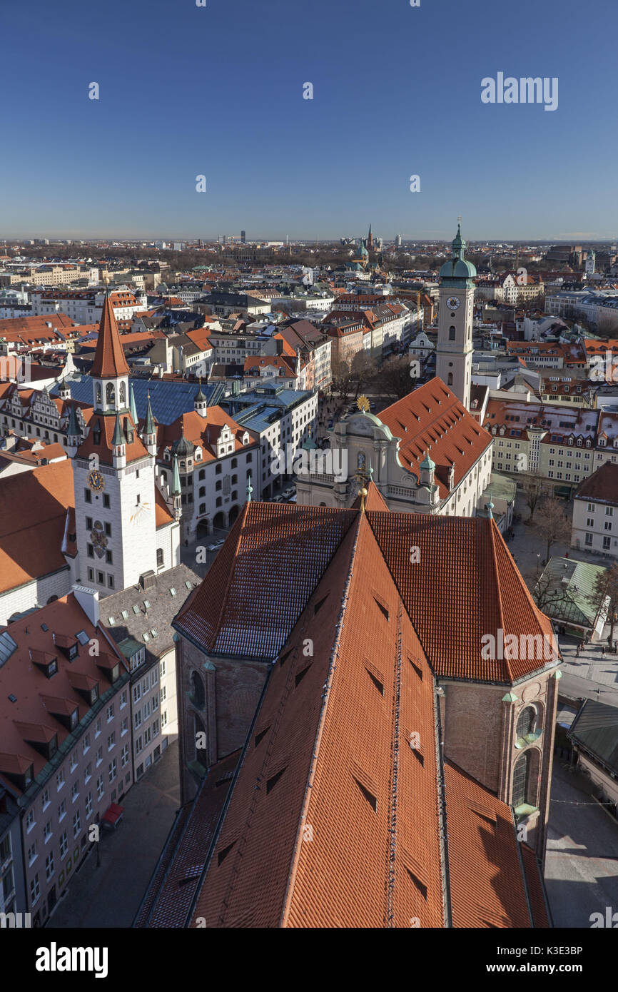 Blick vom Alten Peter auf die Altstadt mit dem Alten Rathaus und dem Heiligen Geist Kirche, München, Oberbayern, Bayern, Deutschland, Stockfoto