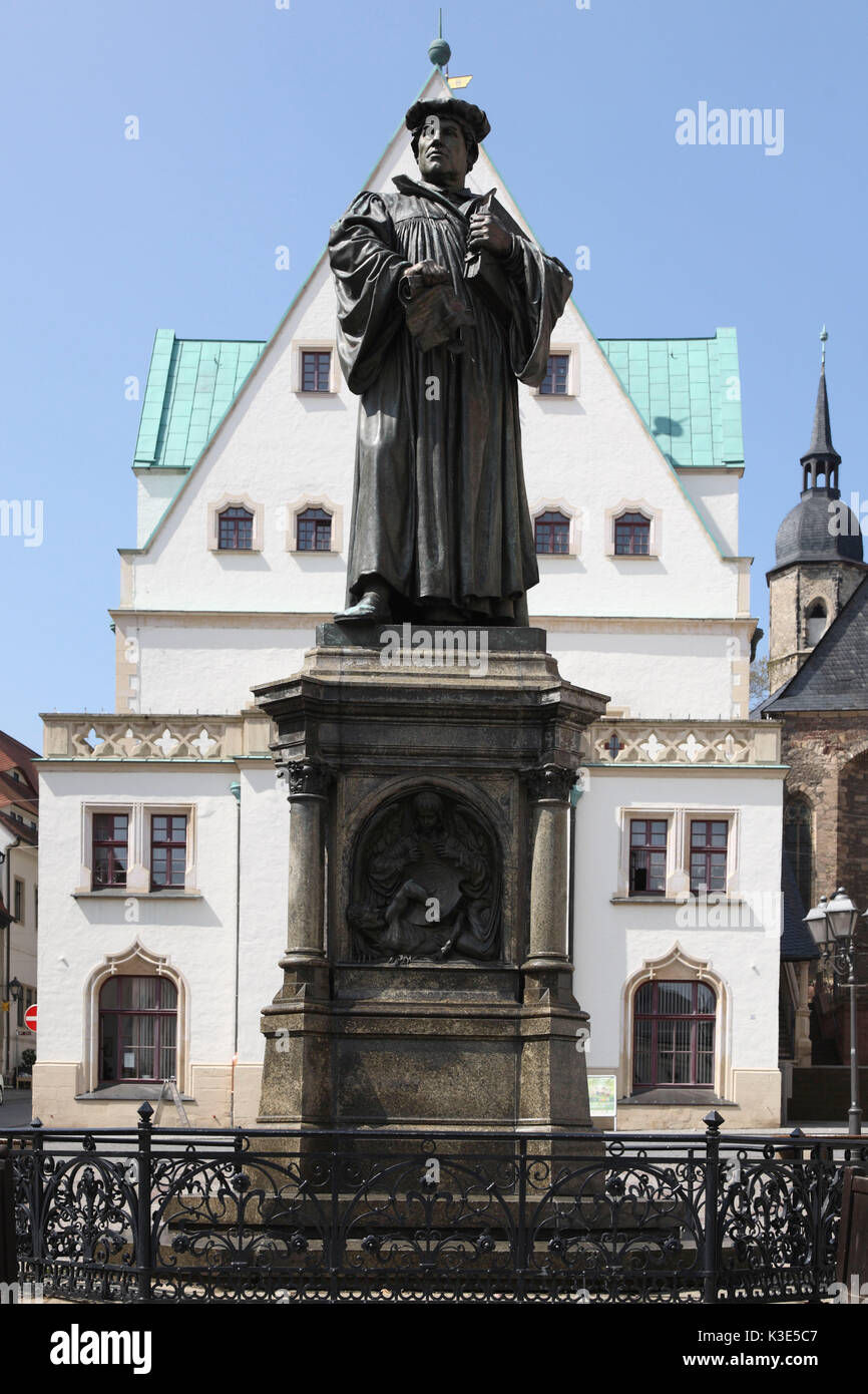 Deutschland, Sachsen-Anhalt, Lutherstadt Eisleben, Rathaus, Marktplatz, Luther Denkmal Stockfoto