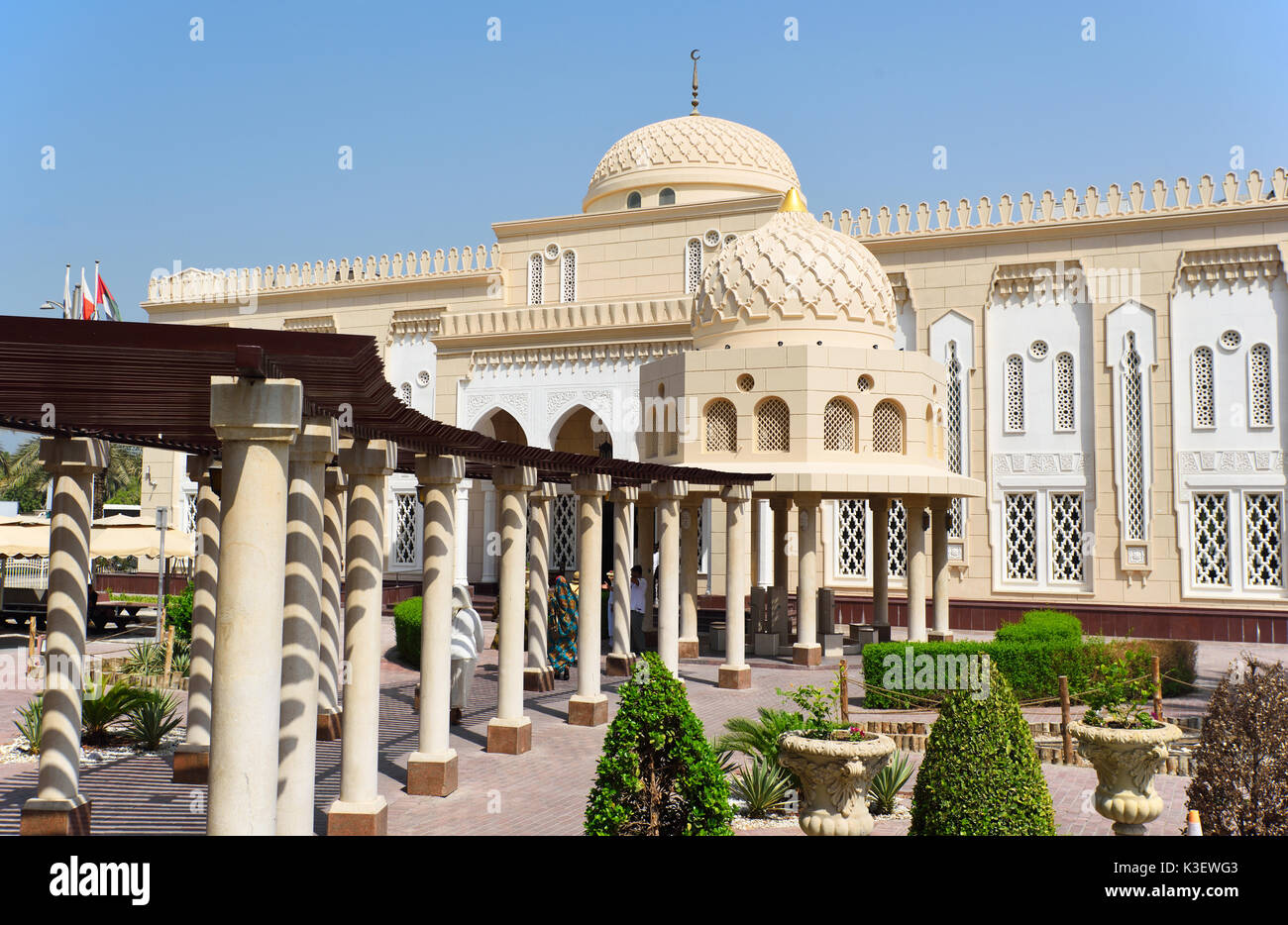 Dubai, Vereinigte Arabische Emirate - Okt 8, 2016: Jumeirah Grand Mosque in Dubai, der Jumeirah Moschee ist die einzige Moschee in Dubai, der zur öffentlichkeit geöffnet ist Stockfoto