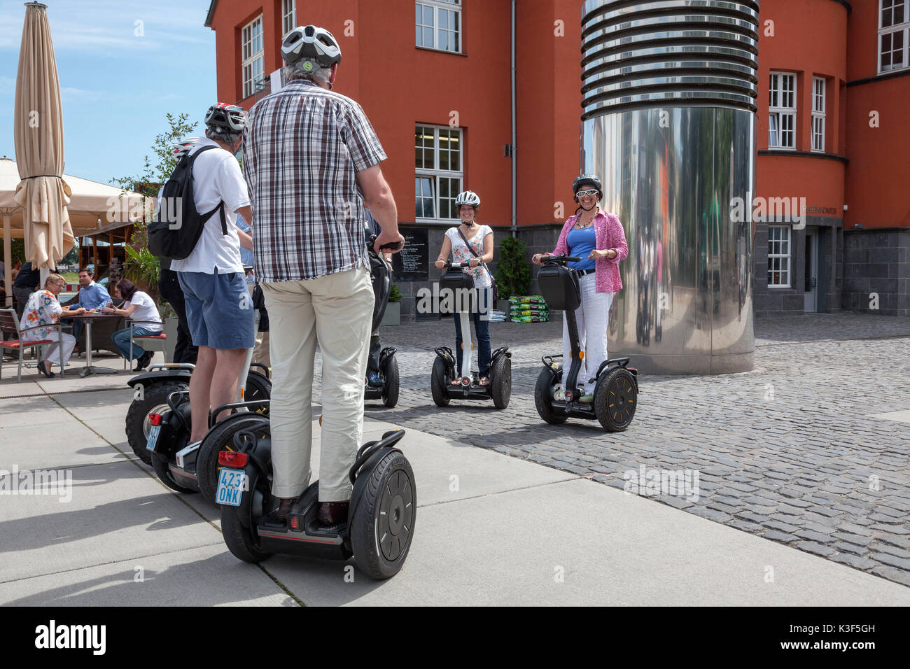 Segwaytour durch den Rheinauhafen (Rheinauer Hafen), Köln, Nordrhein-Westfalen, Deutschland Stockfoto