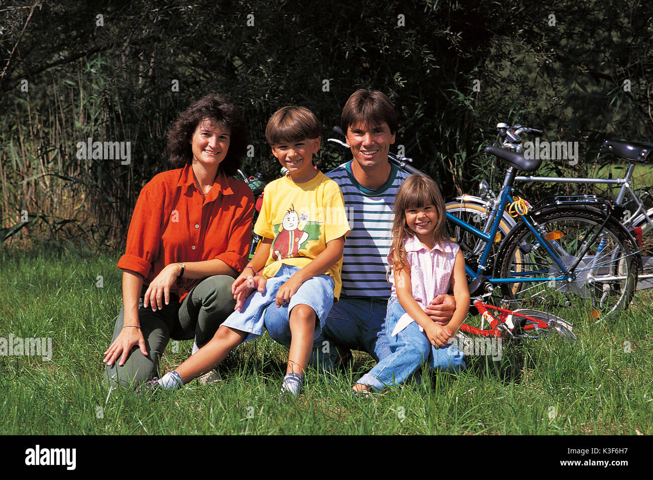 Familienausflug mit dem Fahrrad Stockfoto