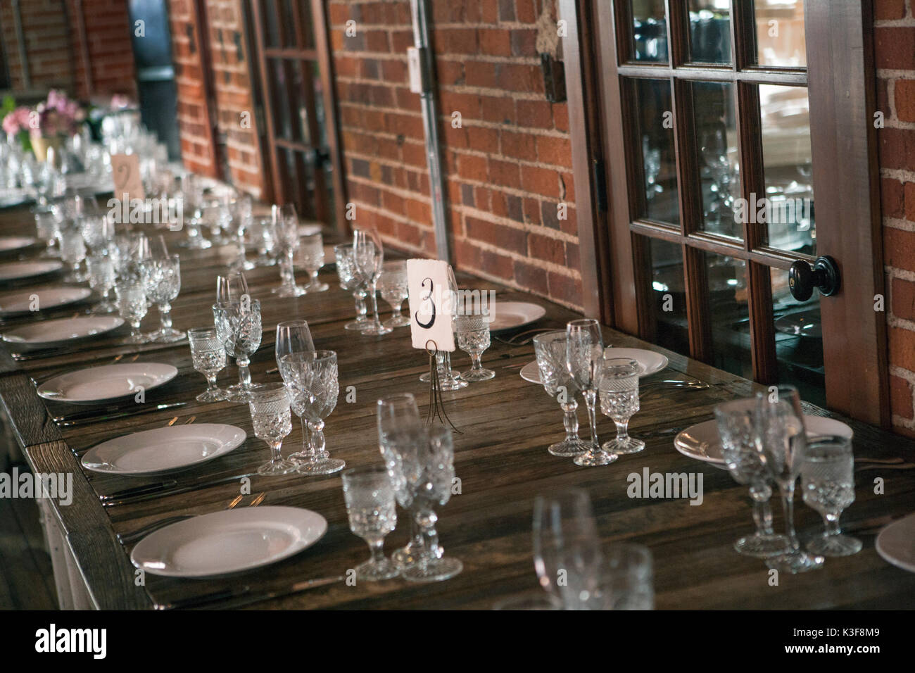Unbesetzten Tisch bei Hochzeitsfeier Stockfoto