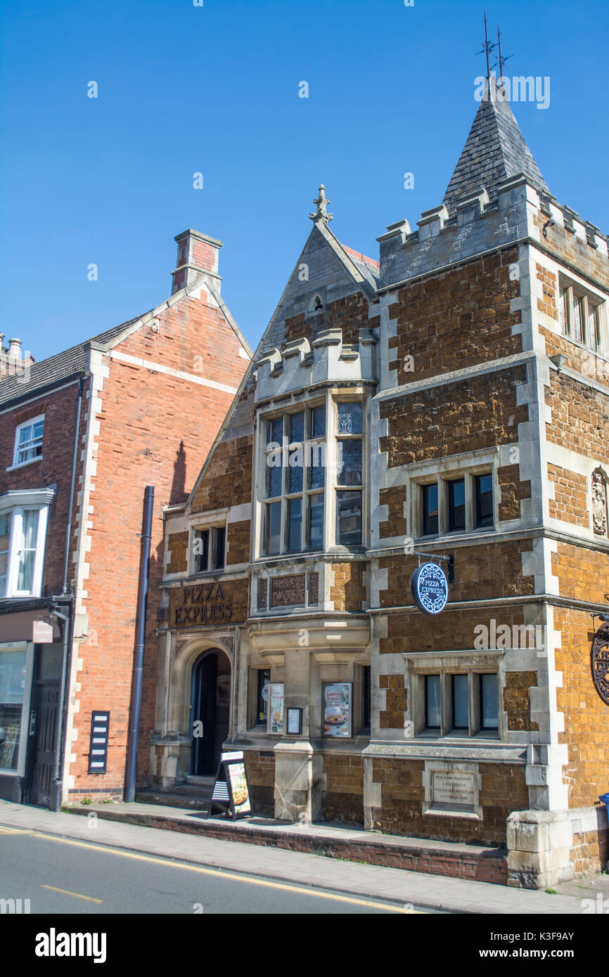 Filiale von Pizza Express in einem traditionellen Gebäude in Melton Mowbray Leicestershire, Großbritannien Stockfoto
