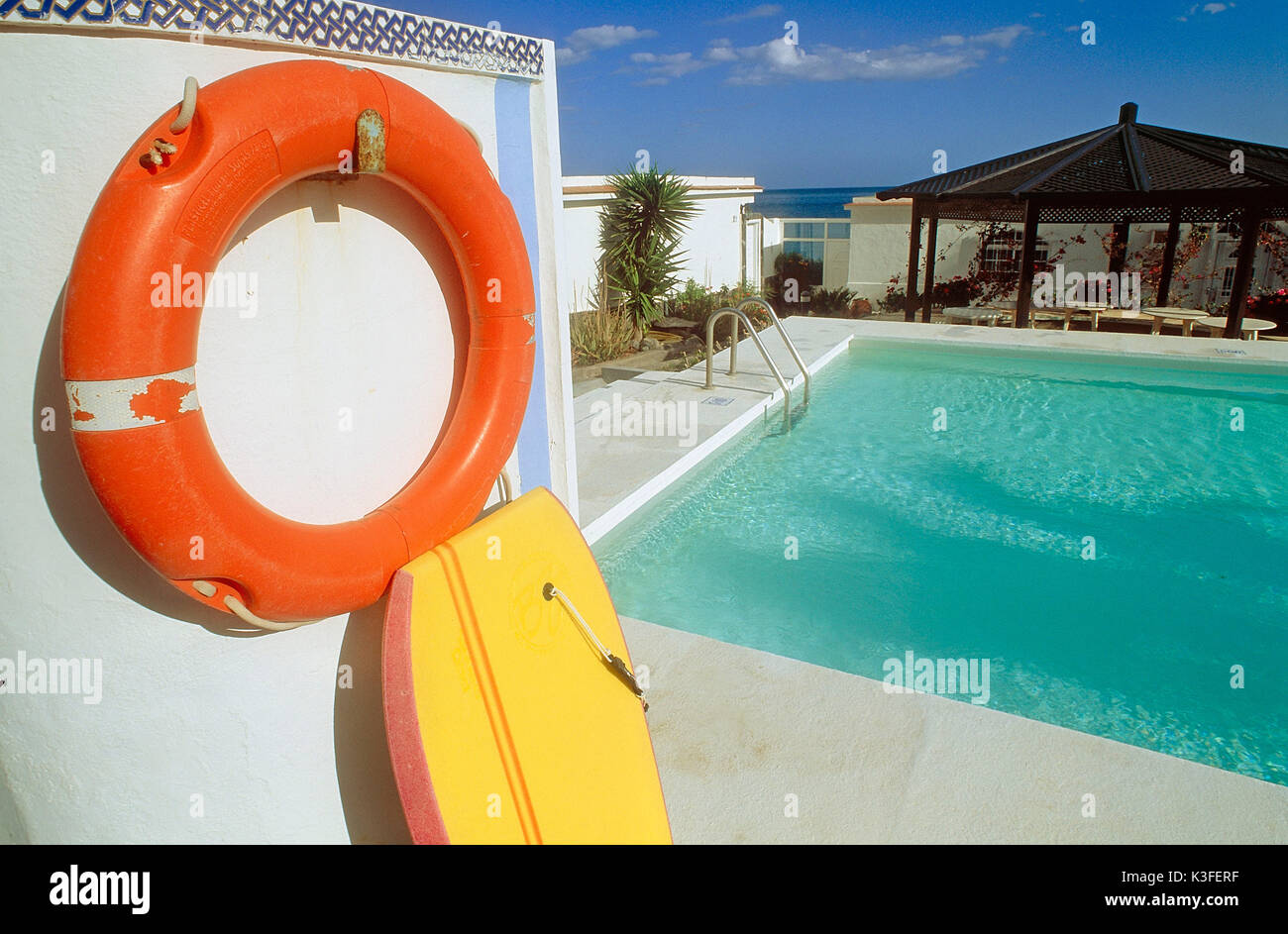 Rettungsring am Pool Stockfoto