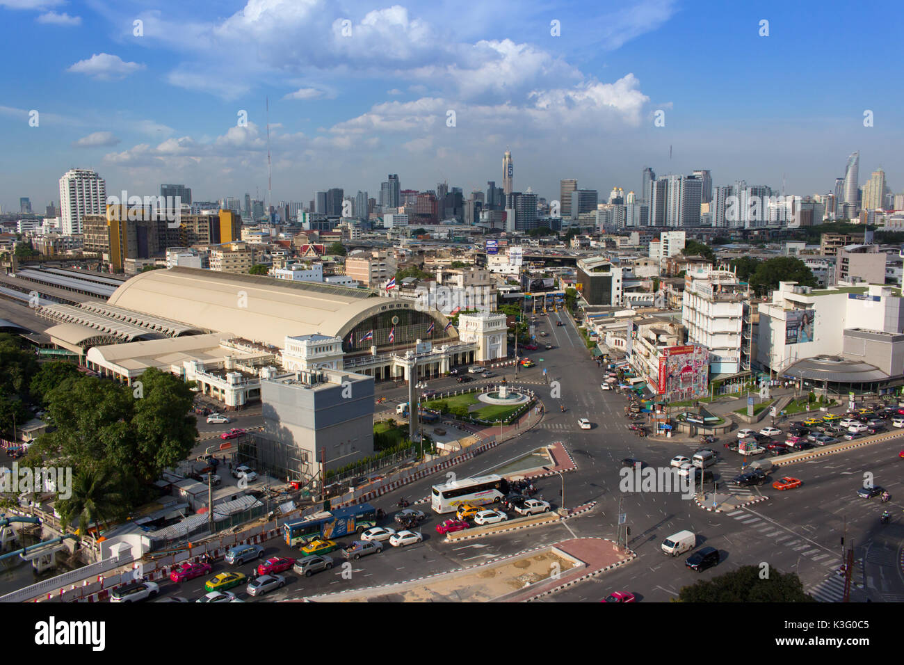 Bangkok, Thailand - 17 Aug 2017: Transport in der Nähe von Hua Lamphong Kreuzung nach der Arbeit Stunde Stockfoto