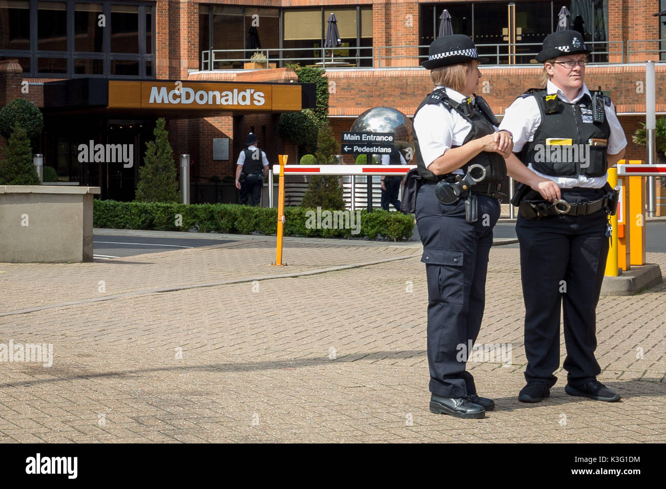 London, Großbritannien. 2. September 2017. Bin cStrike Protest" von McDonald's fast food Mitarbeiter außerhalb McDonald's HQ in East Finchley, nördlich von London. Credit: Guy Corbishley/Alamy leben Nachrichten Stockfoto