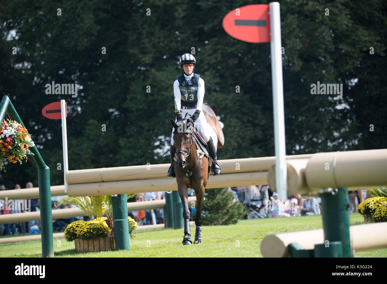 Stamford, Lincs, UK. 02 Sep, 2017. Caroline Powell reiten Spice sensation Landrover Burghley Horse Trials cross country Event auf 02/09/2017 Steve Brownley/Alamy news Live Credit: Steve Brownley/Alamy leben Nachrichten Stockfoto