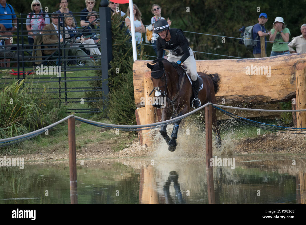 Stamford, Lincs, UK. 02 Sep, 2017. Mark Todd, Leonidas II bei landrover Burghley Horse Trials cross country Event auf 02/09/2017 Credit: Steve Brownley/Alamy leben Nachrichten Stockfoto