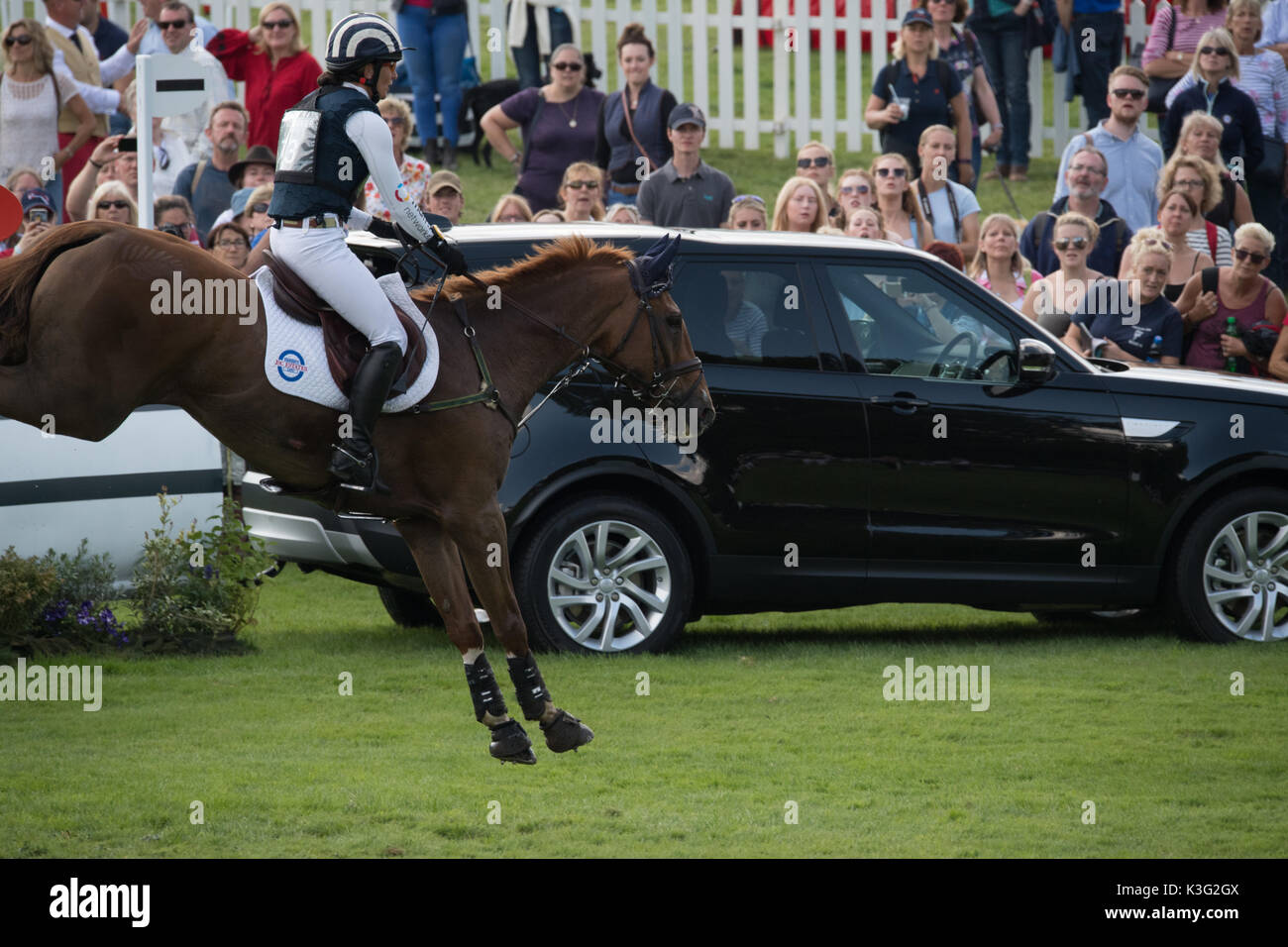 Stamford, Lincs, UK. 02 Sep, 2017. Caroline Powell, es geht vorwärts und aufwärts bei landrover Burghley Horse Trials cross country Event auf 02/09/2017 Credit: Steve Brownley/Alamy leben Nachrichten Stockfoto