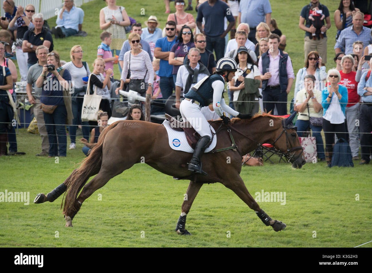 Stamford, Lincs, UK. 02 Sep, 2017. Caroline Powell, es geht vorwärts und aufwärts bei landrover Burghley Horse Trials cross country Event auf 02/09/2017 Credit: Steve Brownley/Alamy leben Nachrichten Stockfoto