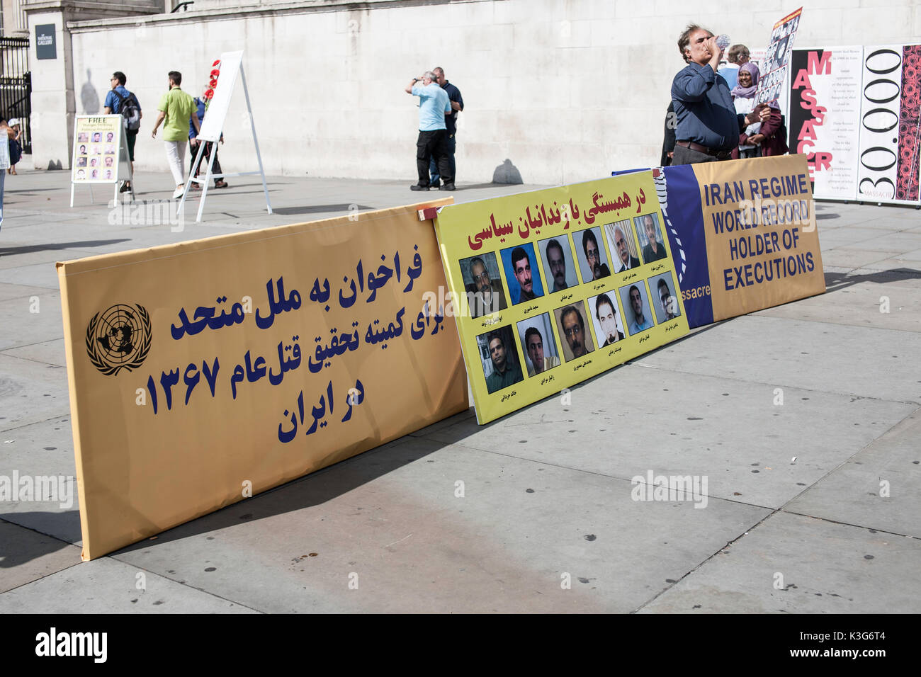 London, Großbritannien. 2. September 2017. Die Demonstranten versammelten sich auf dem Trafalgar Square, der eine UN-Untersuchung über die Massaker 1988 in Iran unter Ayatollah Khomeini. Taz Rahman/Alamy leben Nachrichten Stockfoto