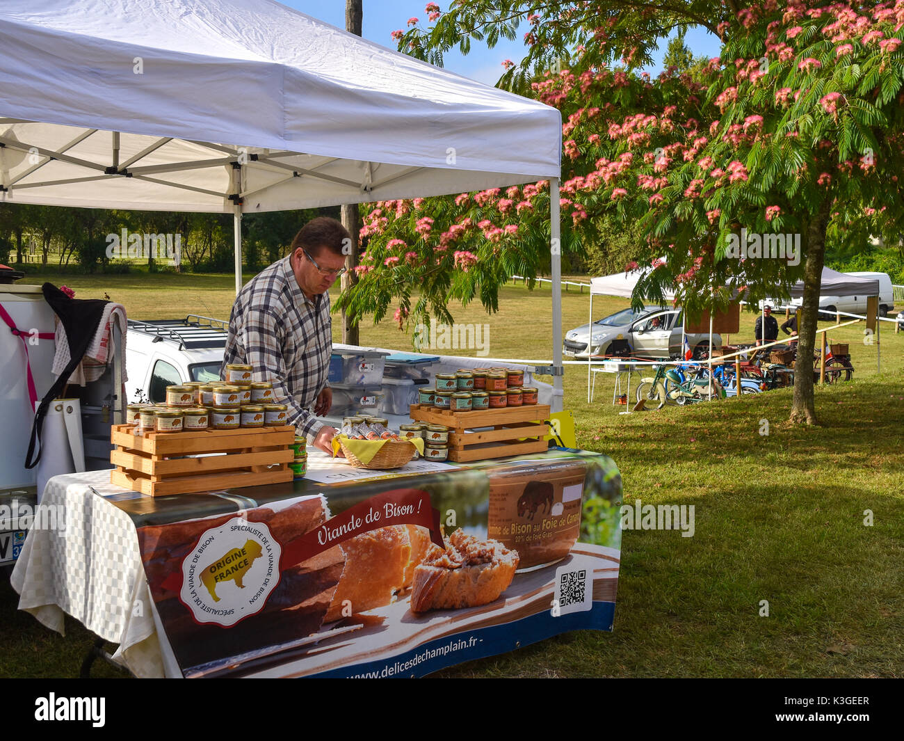 Bisonfleisch Verkäufer bei Country Fair, Bossay-sur-Claise, Frankreich. Stockfoto