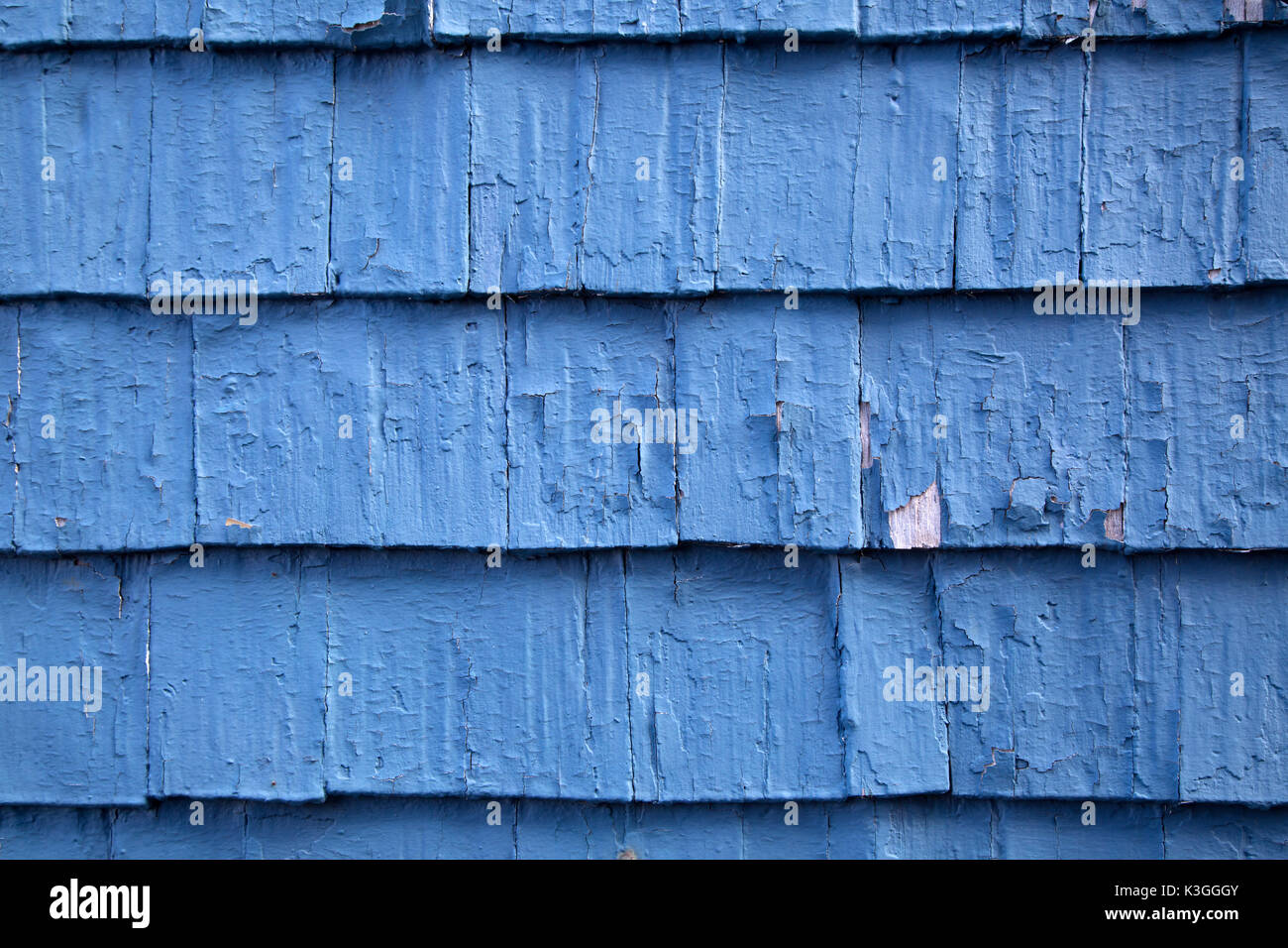 Schindeln auf einem Haus am Andrews by-the-Sea in New Brunswick, Kanada. Die Holzarbeiten ist blau lackiert. Stockfoto