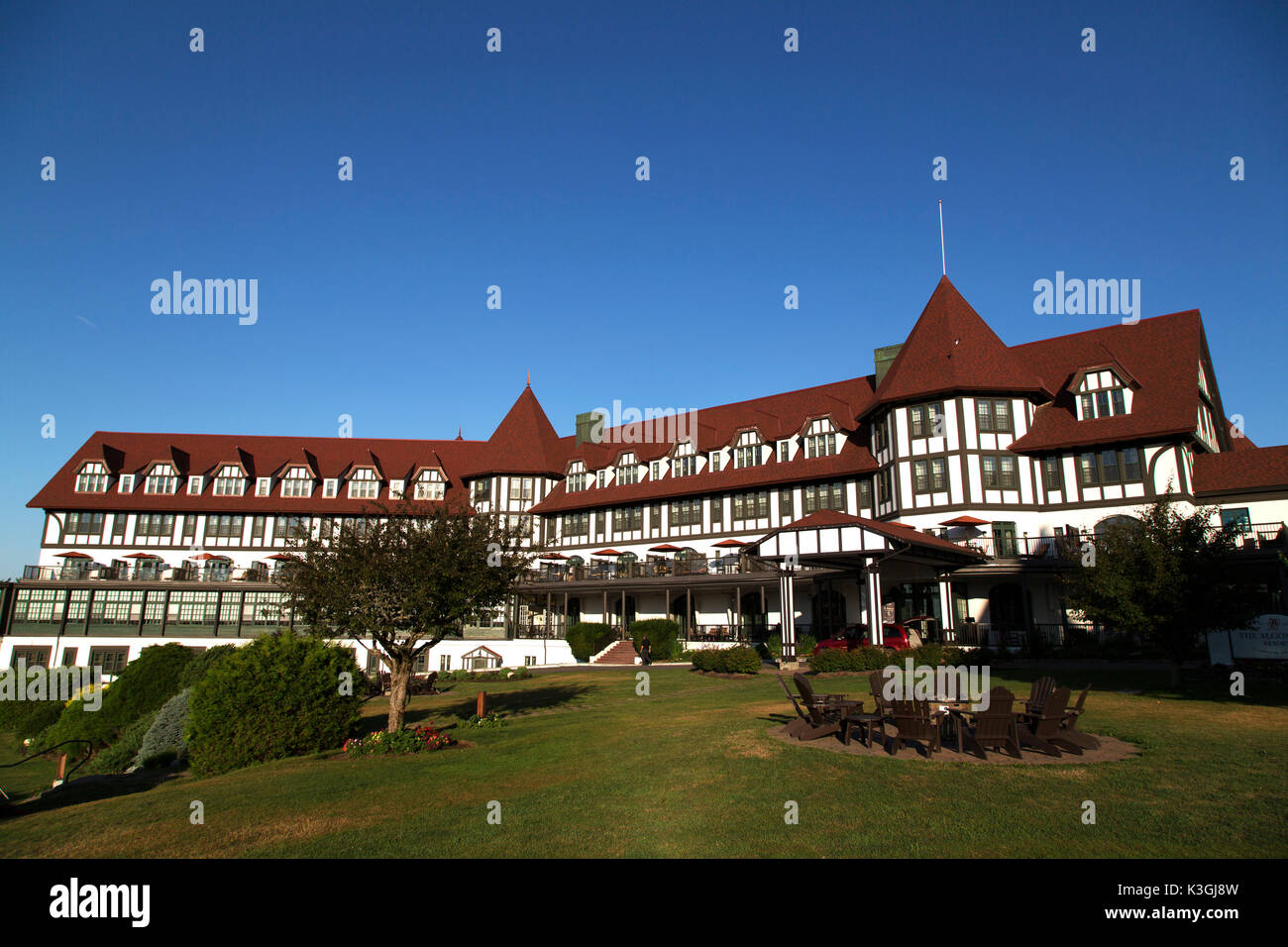 Die Algonquin Resort in St. Andrews by-the-Sea in New Brunswick, Kanada. Das luxuriöse Hotel verfügt über einen Pool, Spa und Gärten. Stockfoto