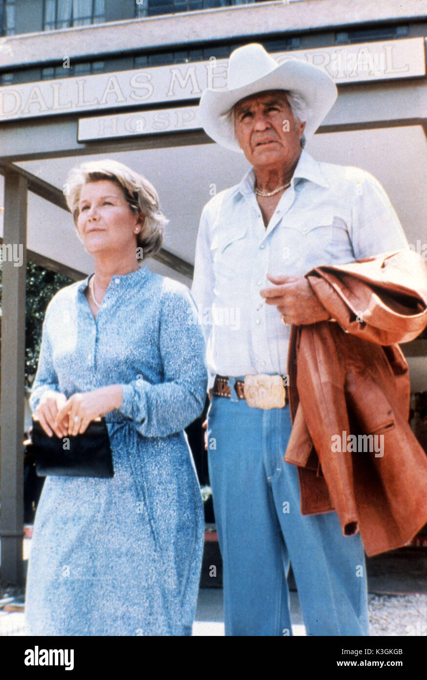 DALLAS JIM DAVIS als Jock Ewing, BARBARA BEL GEDDES als Miss Ellie Ewing Stockfoto