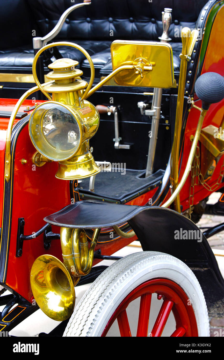 Oldtimer Rallye 'Herkomer Konkurrenz" in Landsberg Lech für mindestens 80 Jahre alten Autos, hier in der Nähe der Beleuchtung Stockfoto