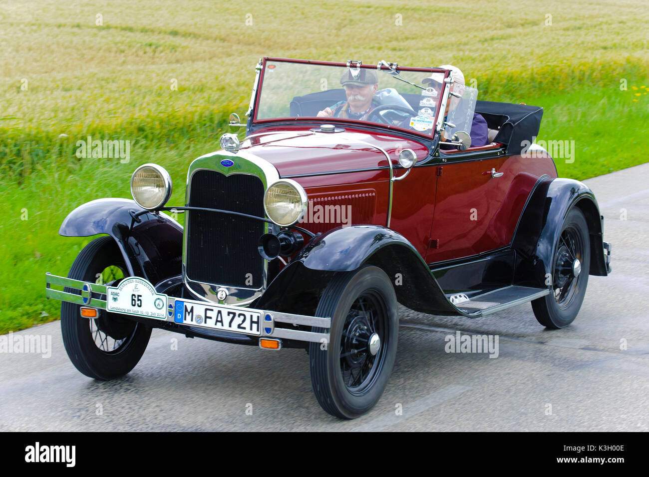 Oldtimer Rallye 'Herkomer Konkurrenz" in Landsberg Lech für mindestens 80 Jahre alten Autos, hier in der Nähe Ford roadster, Baujahr 1930 Stockfoto