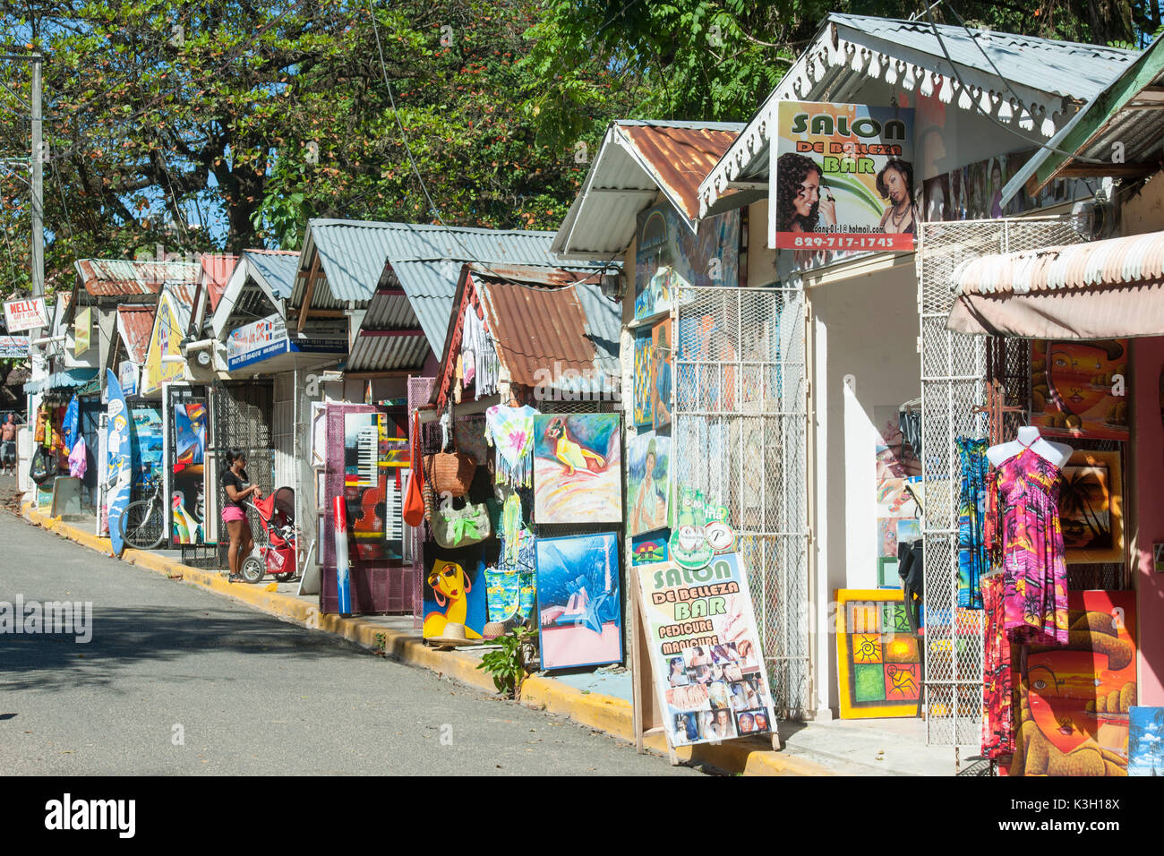 In der Dominikanischen Republik, Nordküste, Sosua, Souvenirläden auf dem Weg zum Strand Stockfoto