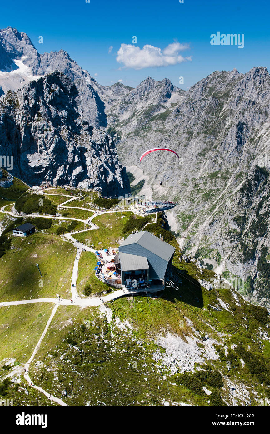 Alpspitz Bahn, Alpspix, Gleitschirm, Osterfelder, obere Klemme, Bergrestaurant, Garmisch-Partenkirchen, Luftbild, Deutschland, Bayern, Oberbayern, Bayerische Alpen, Zugspitze, Werdenfelser Land Region Stockfoto