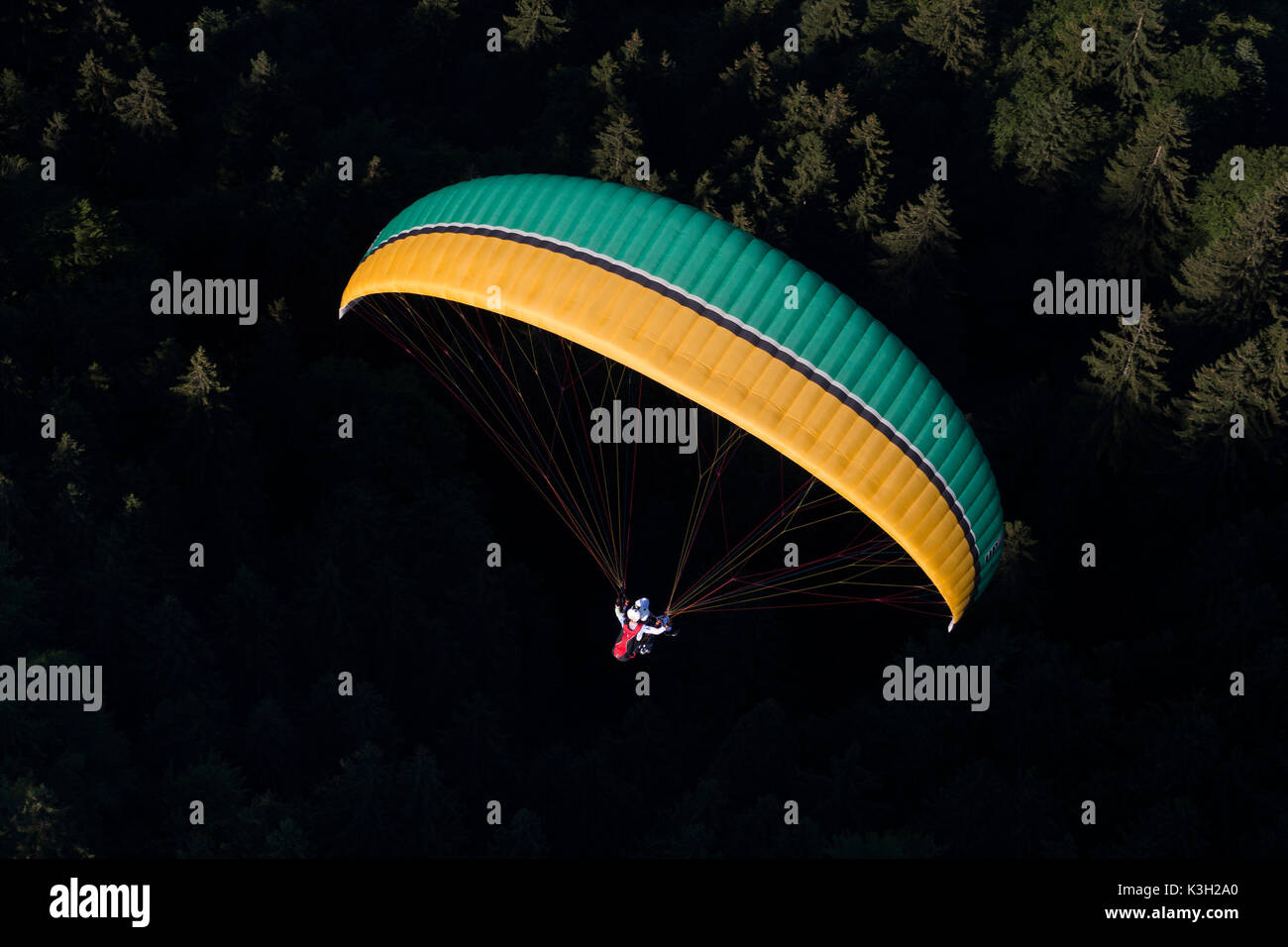 Gleitschirm, Garmisch-Partenkirchen, Luftbild, Tandemflug, Deutschland, Bayern, Oberbayern, Bayerische Alpen, Werdenfelser Land Stockfoto